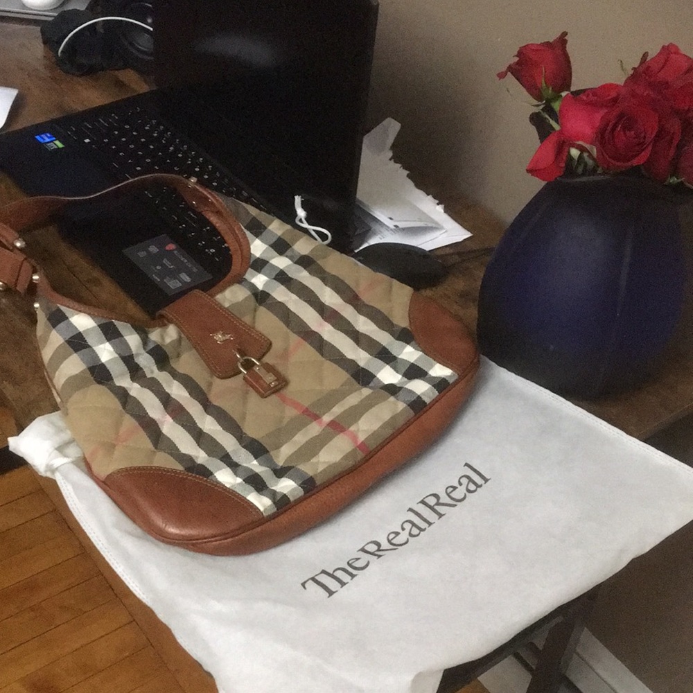 Authenticated Burberry shoulder bag EUC